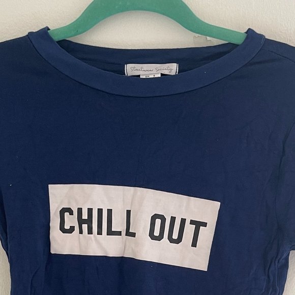 🌸 Women's Navy Blue Crop Top with "Chill Out" Sign, S - Picture 2 of 2